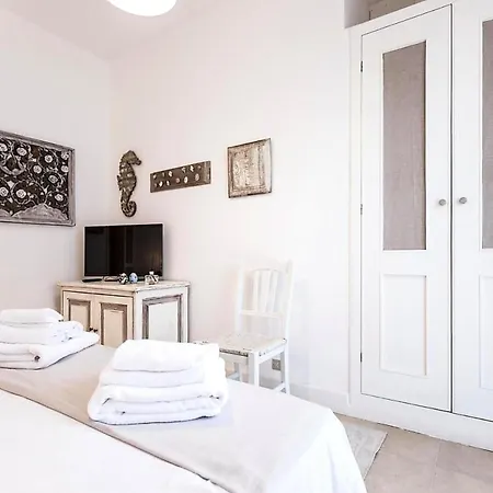 Bed & Breakfast Bòmera 3*